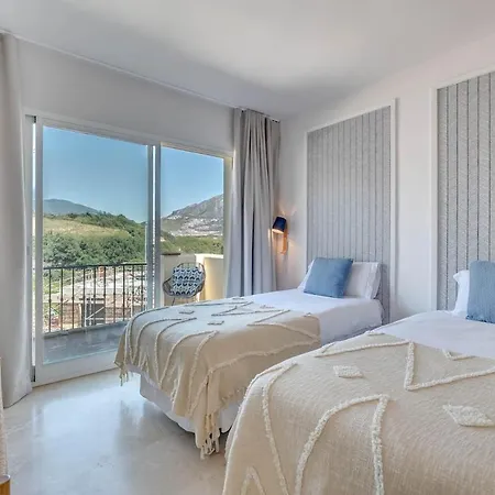 Apartman New Modern Townhouse In *