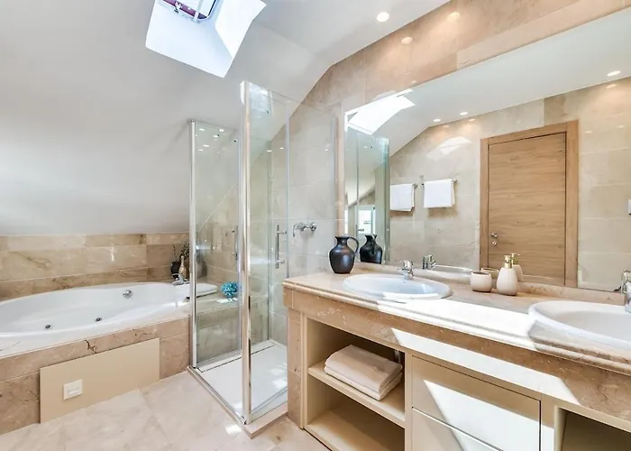 New Modern Townhouse In *