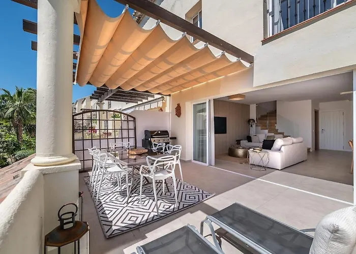 New Modern Townhouse In Apartman