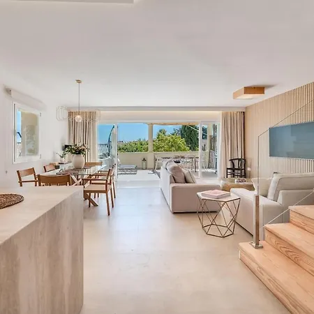 New Modern Townhouse In *