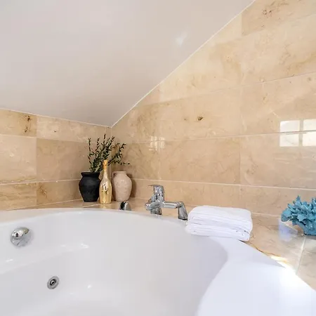 New Modern Townhouse In Appartement Marbellac