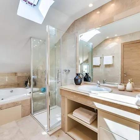 New Modern Townhouse In *