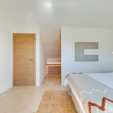 New Modern Townhouse In Appartement