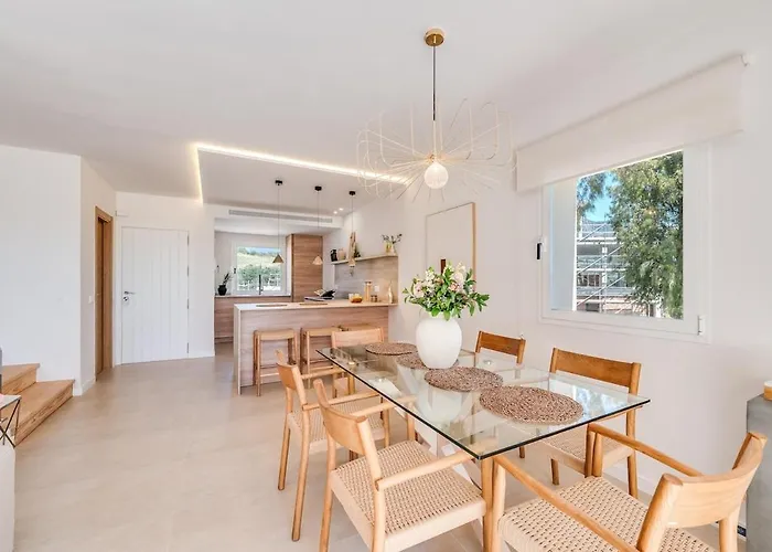New Modern Townhouse In Apartment *