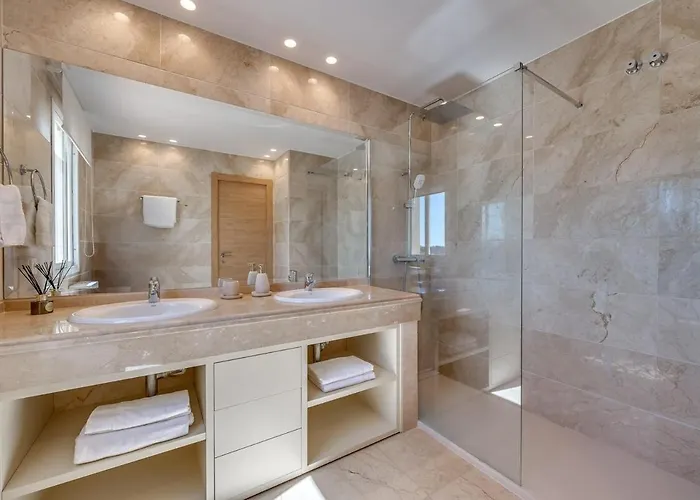 New Modern Townhouse In *