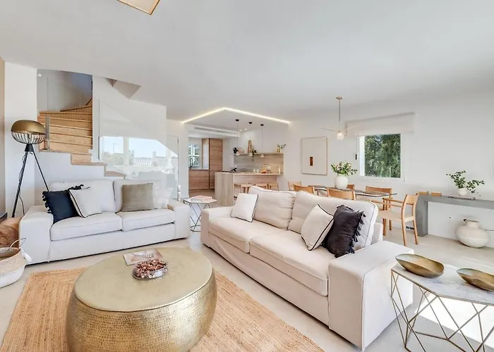New Modern Townhouse In Apartment *